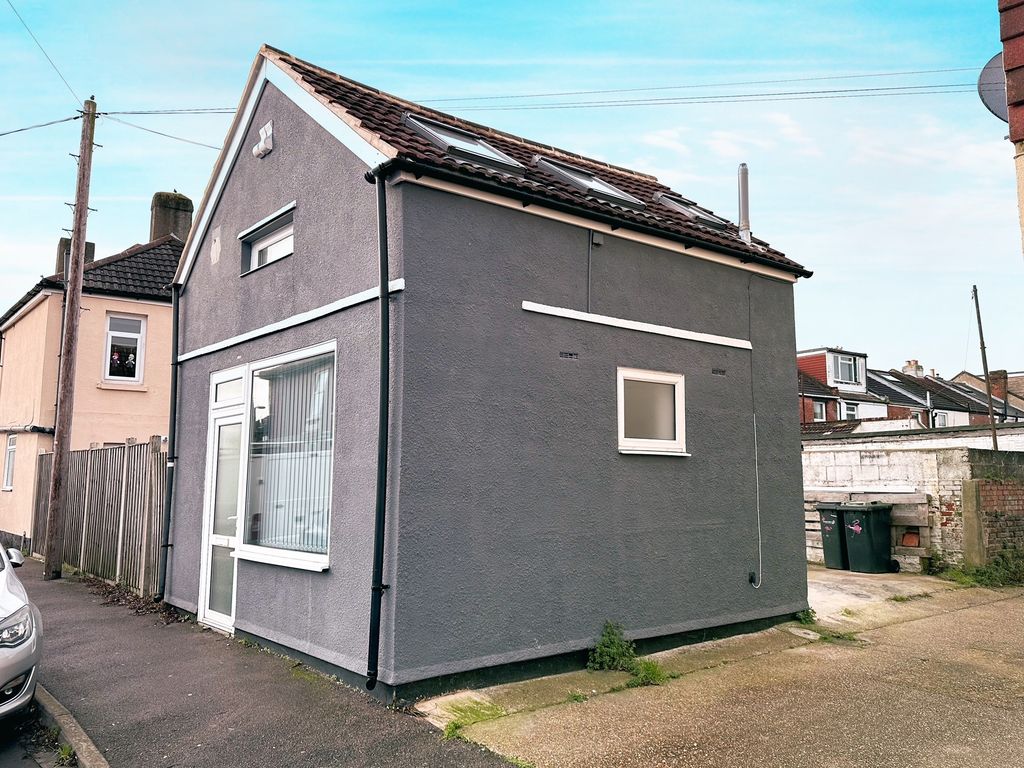 Property photo 1 of 8