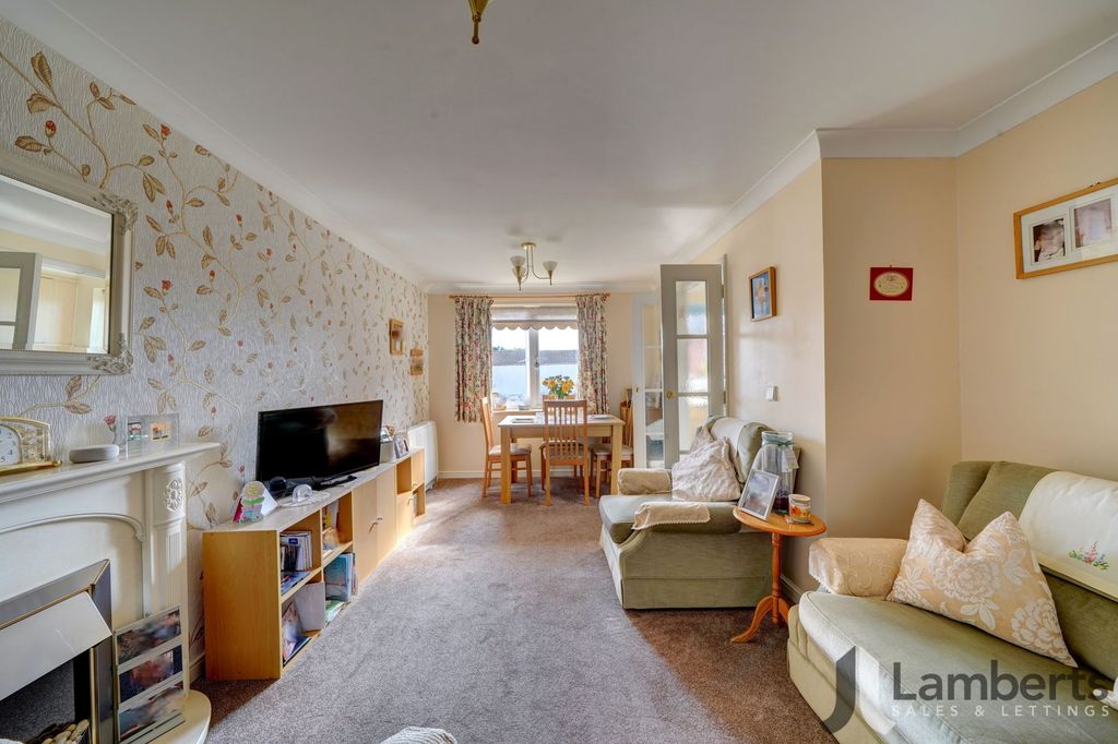 Property photo 2 of 14 Lounge/Diner