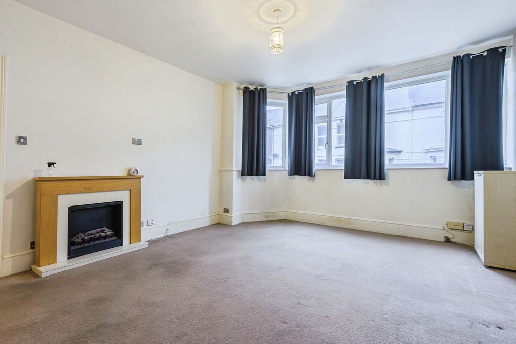 Property photo 2 of 15 Pbox-Img.Jpg