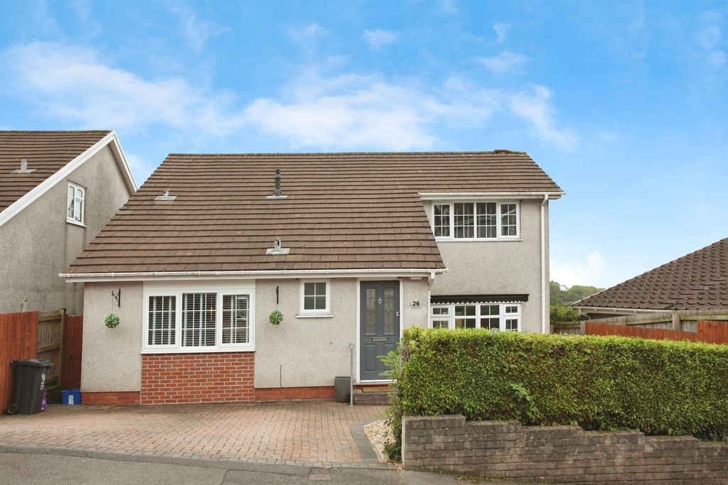 Property photo 1 of 32