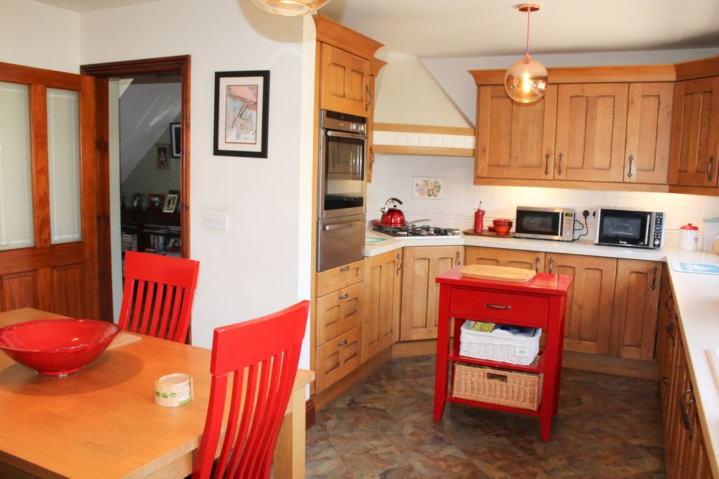 Property photo 3 of 22 Breakfast Kitchen