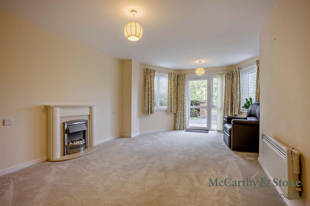 Property photo 2 of 22 8708209-Interior08-800.Jpg