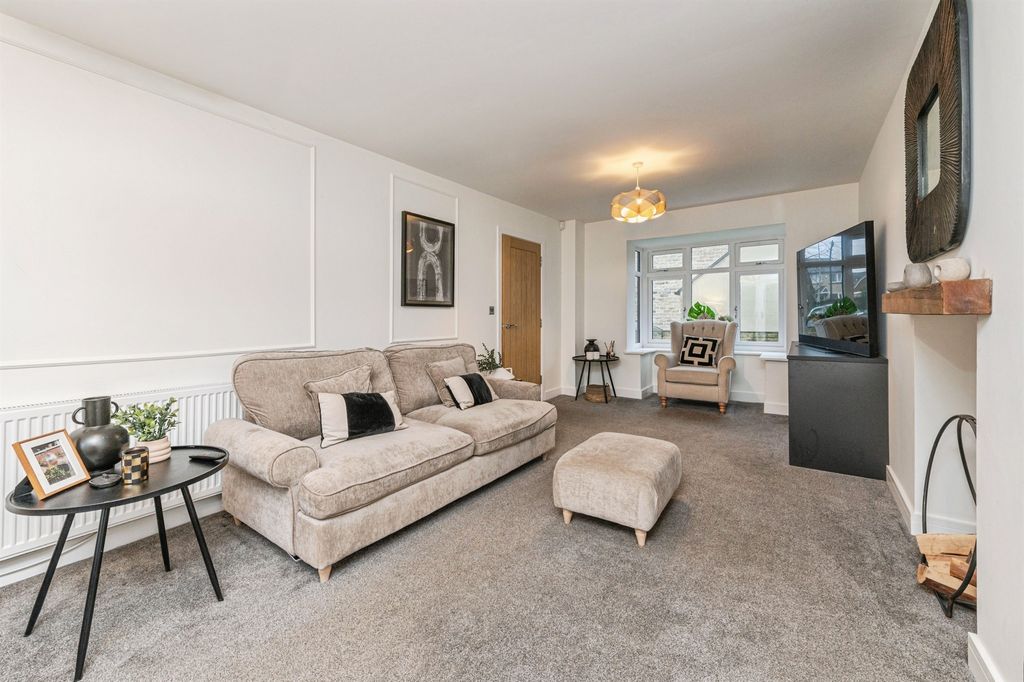 Property photo 3 of 26