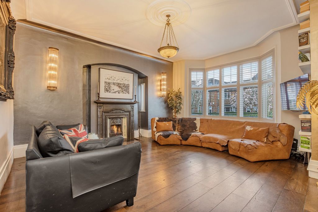 Property photo 2 of 19