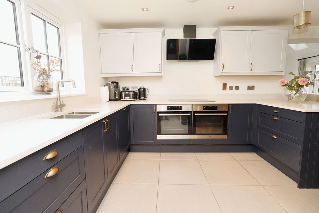 Property photo 3 of 23 Img_7095