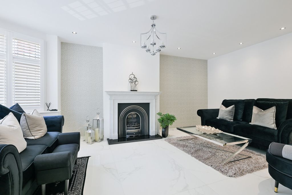 Property photo 3 of 24