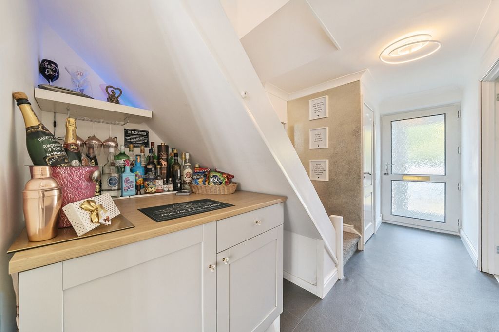 Property photo 2 of 20 Hallway