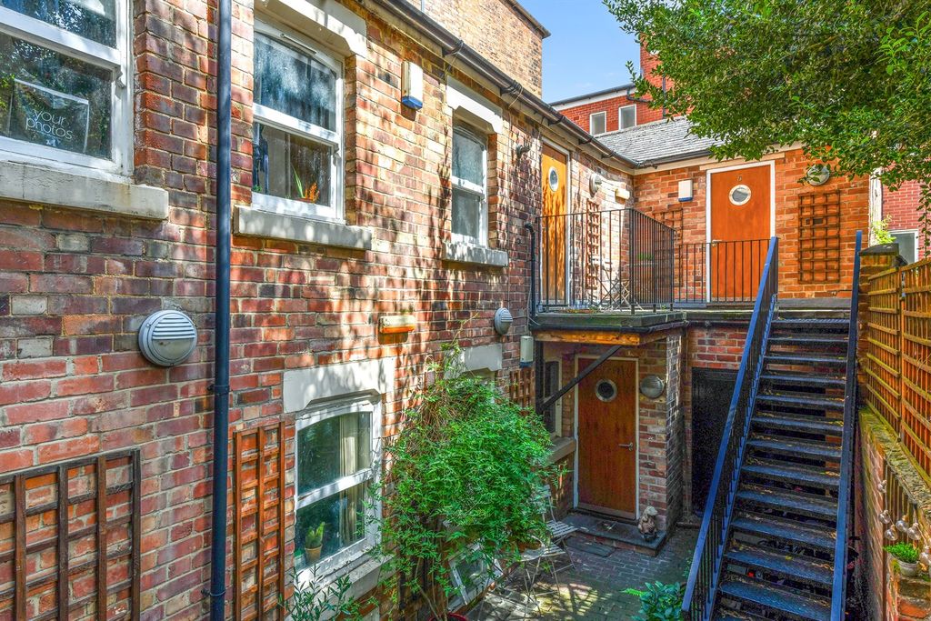 Property photo 1 of 6 (Main)