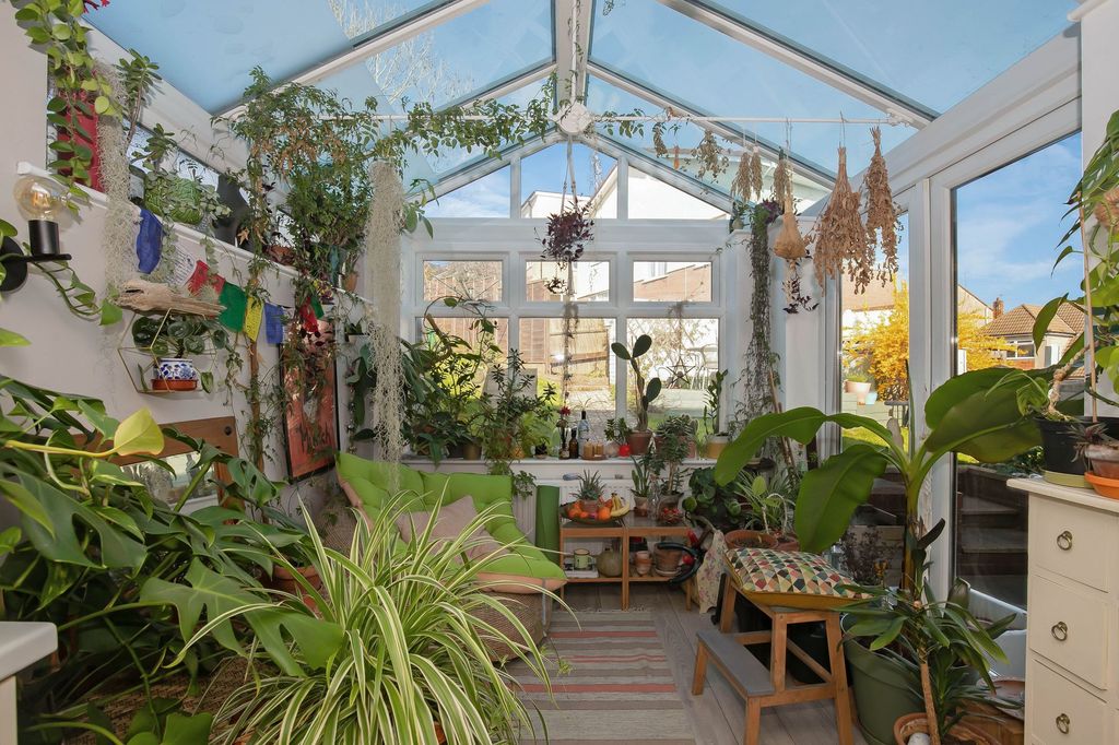 Property photo 2 of 34