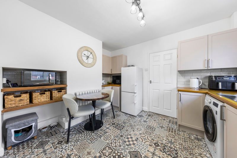 Property photo 3 of 29 Kitchen4