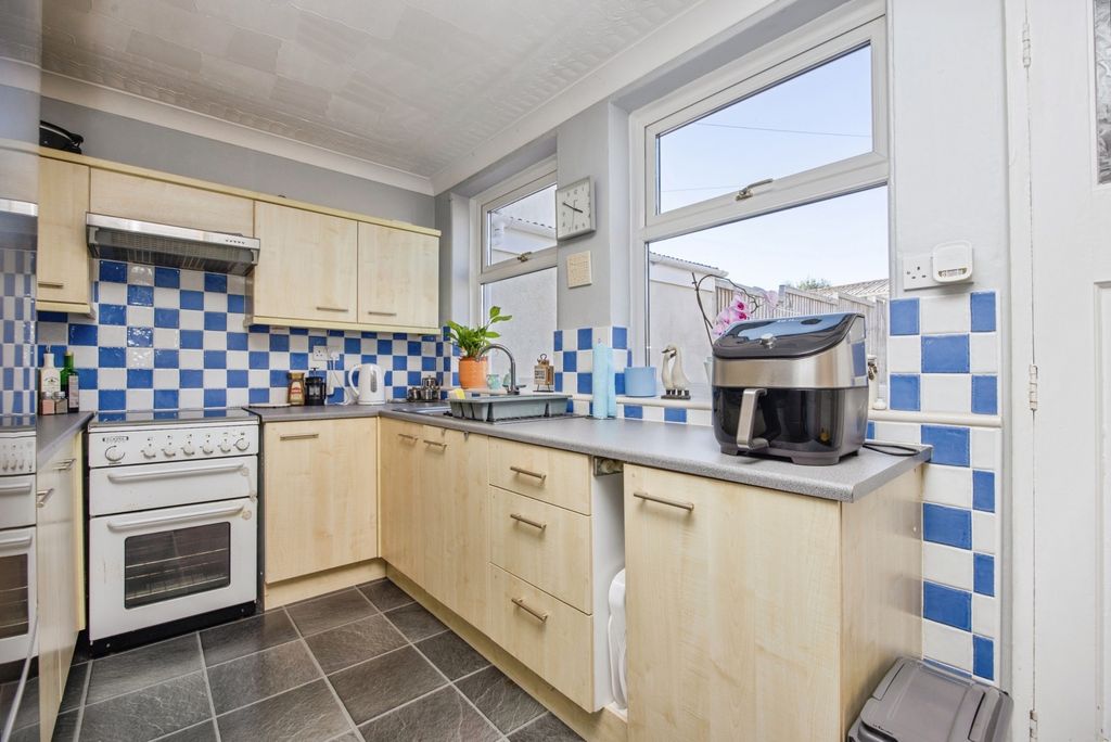 Property photo 3 of 11 Pbox-Img.Jpg