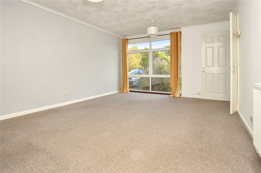 Property photo 2 of 14 Lounge