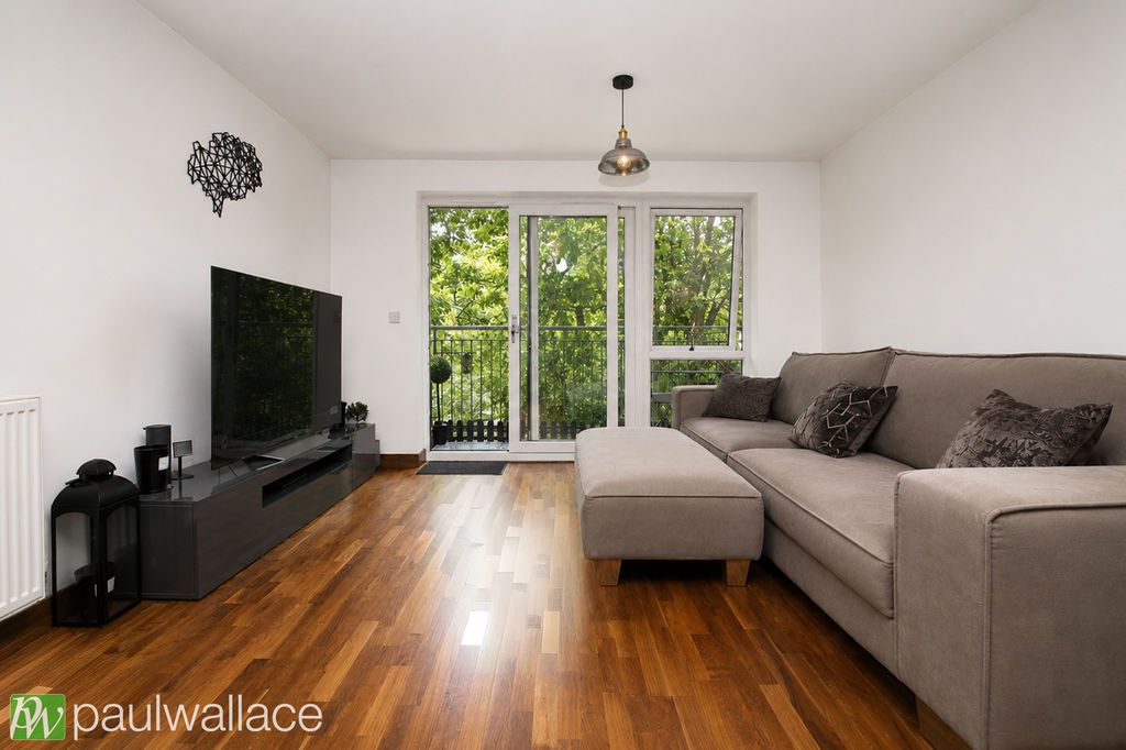 Property photo 3 of 16 Lounge