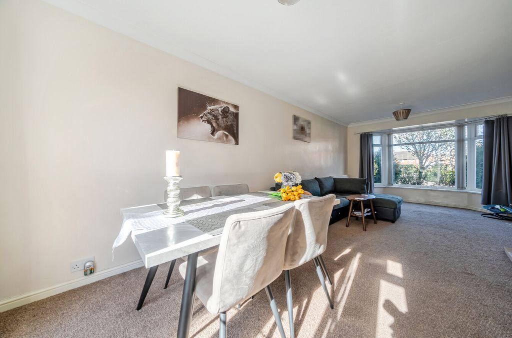 Property photo 3 of 20 Dining Area