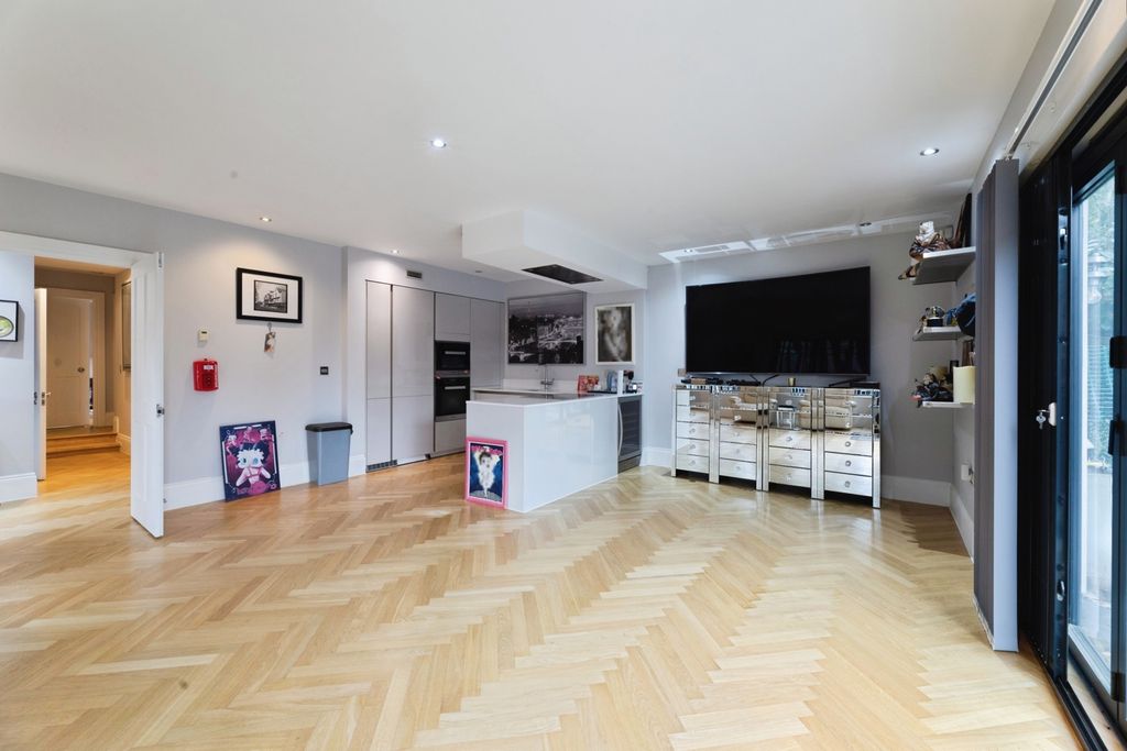 Property photo 3 of 13 Photo