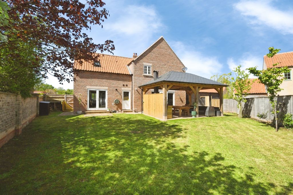 Property photo 1 of 16 Rear Garden
