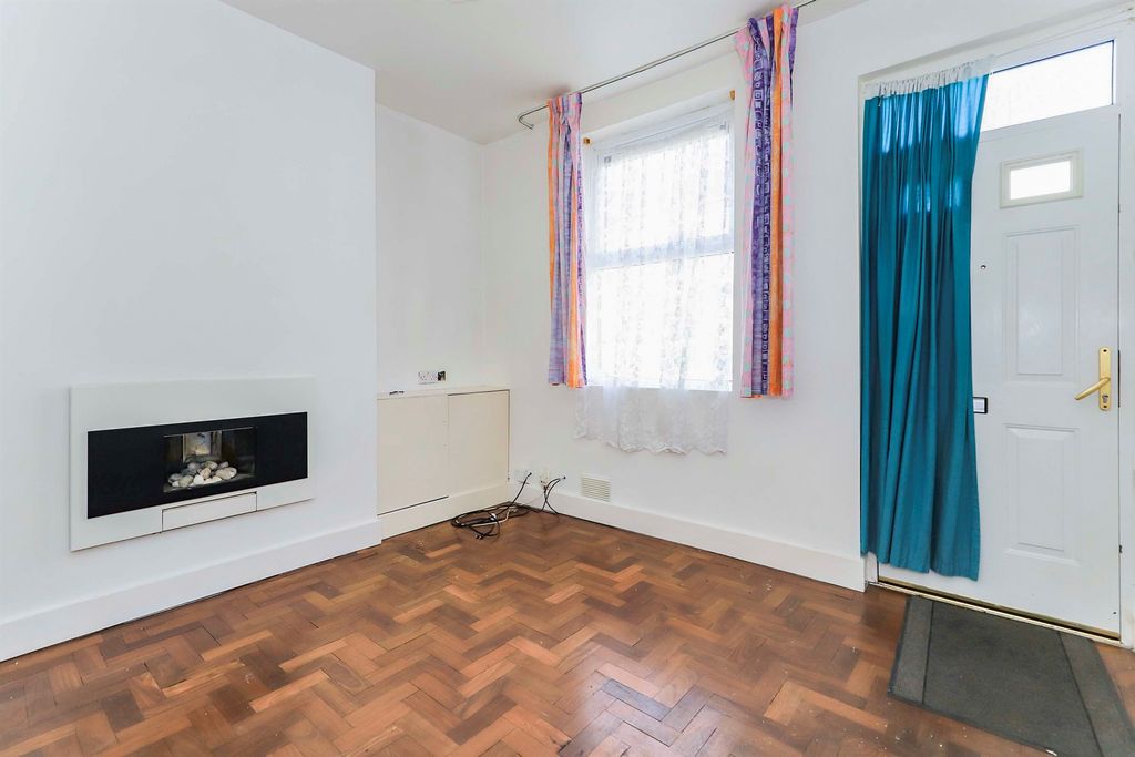 Property photo 2 of 16