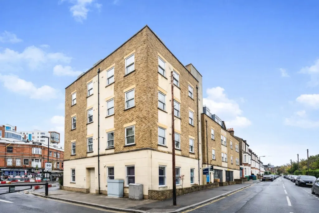 Property photo 1 of 5 Building