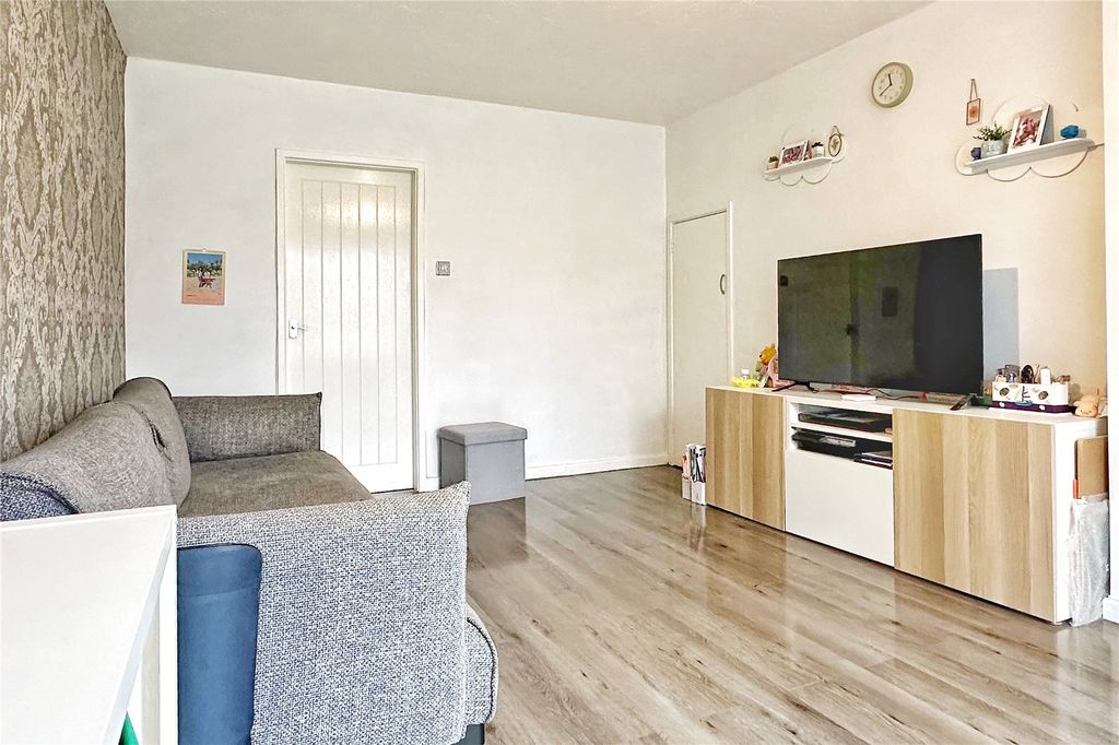 Property photo 2 of 19 Picture No. 13