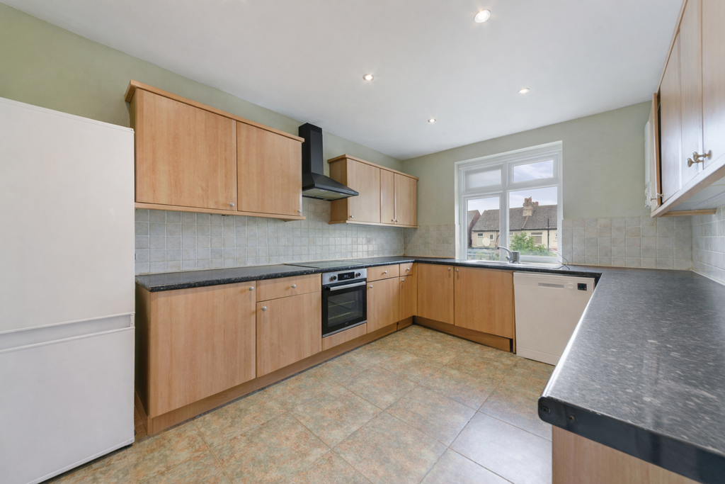 Property photo 3 of 10 Kitchen