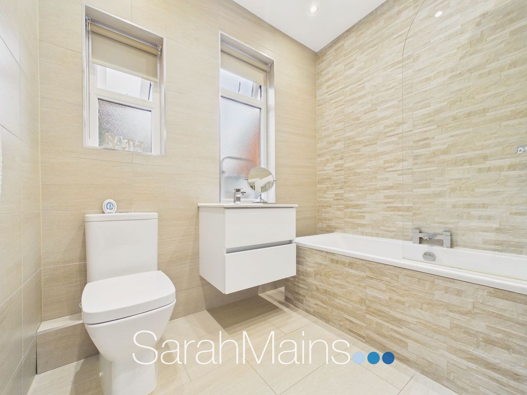 Property photo 3 of 11 Bathroom