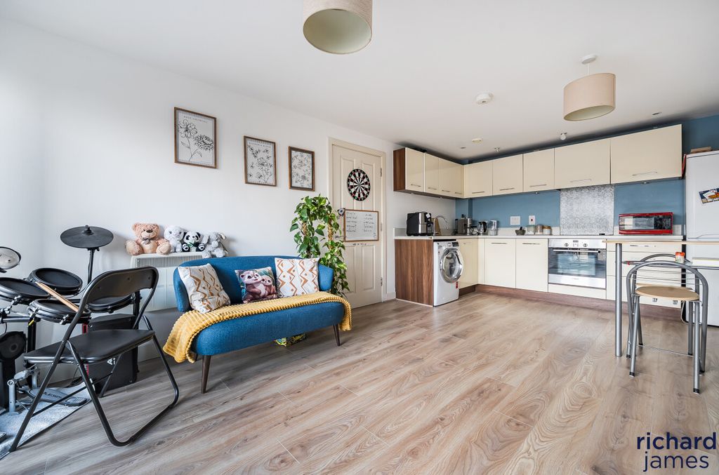 Property photo 3 of 12 F6d20951977E45Ab817Bb16Da9A78Edf