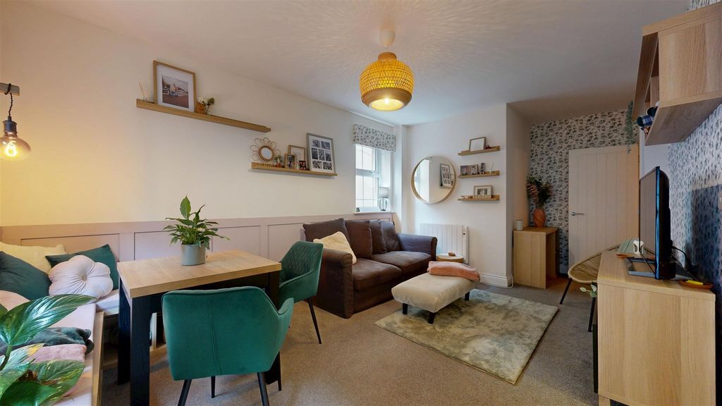 Property photo 2 of 13 Yew-Tree-House-11122025_172010.Jpg