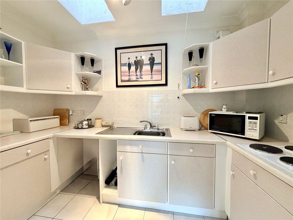 Property photo 3 of 8 Picture No. 18