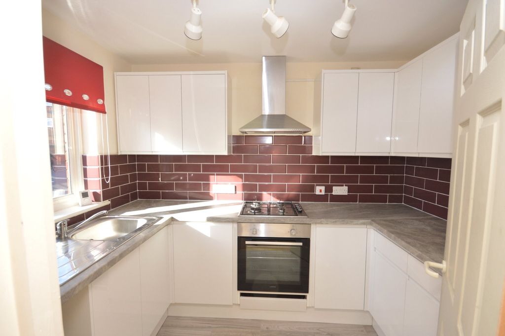 Property photo 2 of 7 Kitchen