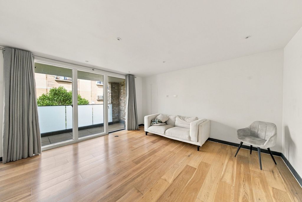 Property photo 2 of 8