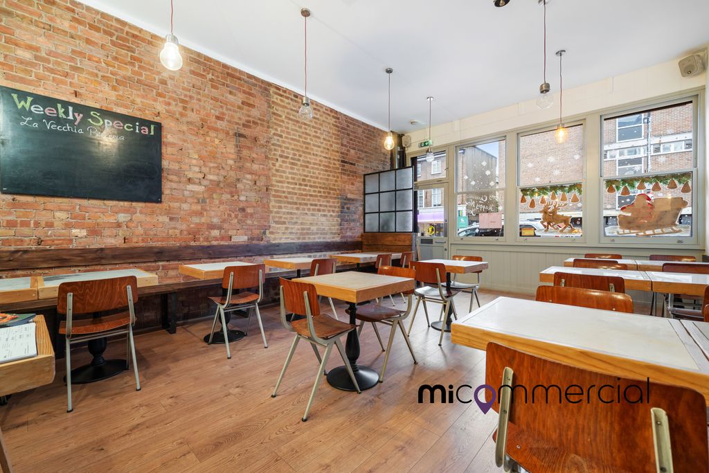 Property photo 2 of 12 10 Crouch End Hill N8 8Aa-6