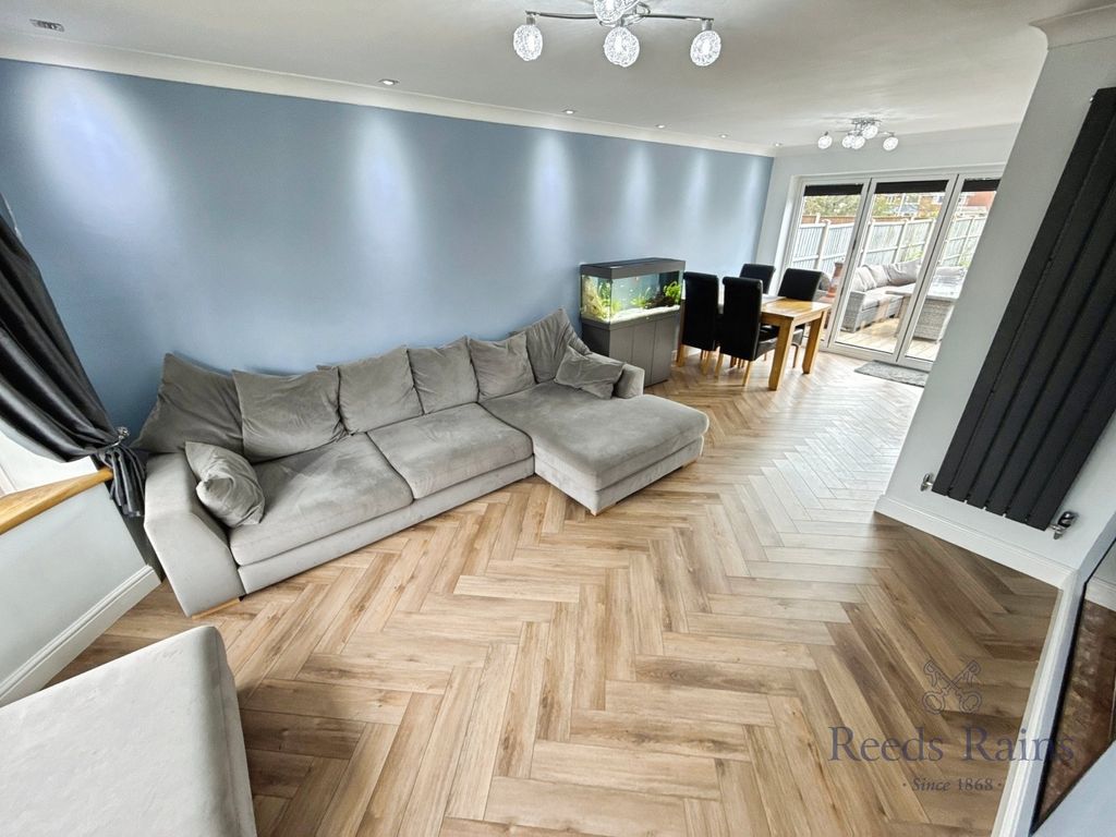Property photo 3 of 22 Lounge/Dining Room