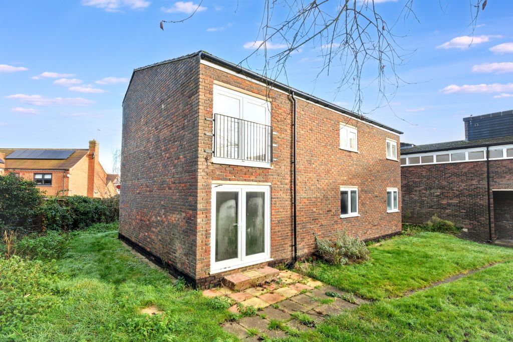 Property photo 1 of 20 Flat 23 Warren Bank, Simpson, Milton Keynes Mk6 3Aq