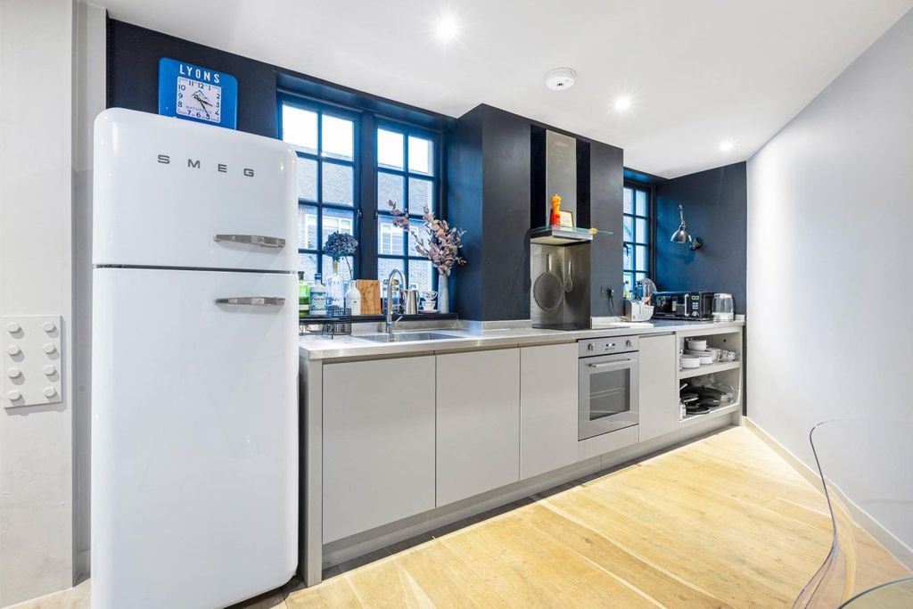 Property photo 2 of 10 Kitchen