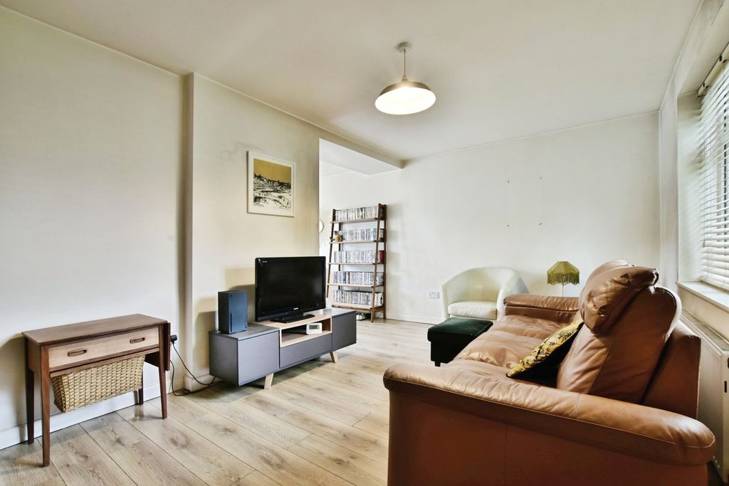 Property photo 2 of 17 Pbox-Img.Jpg