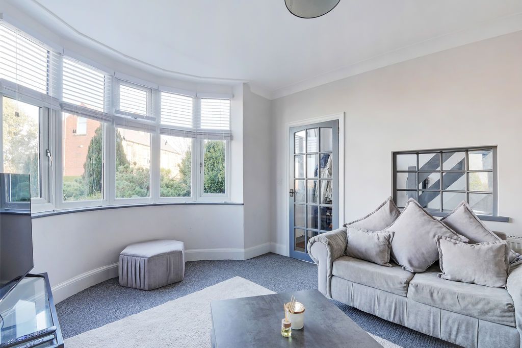 Property photo 3 of 32 Living Room