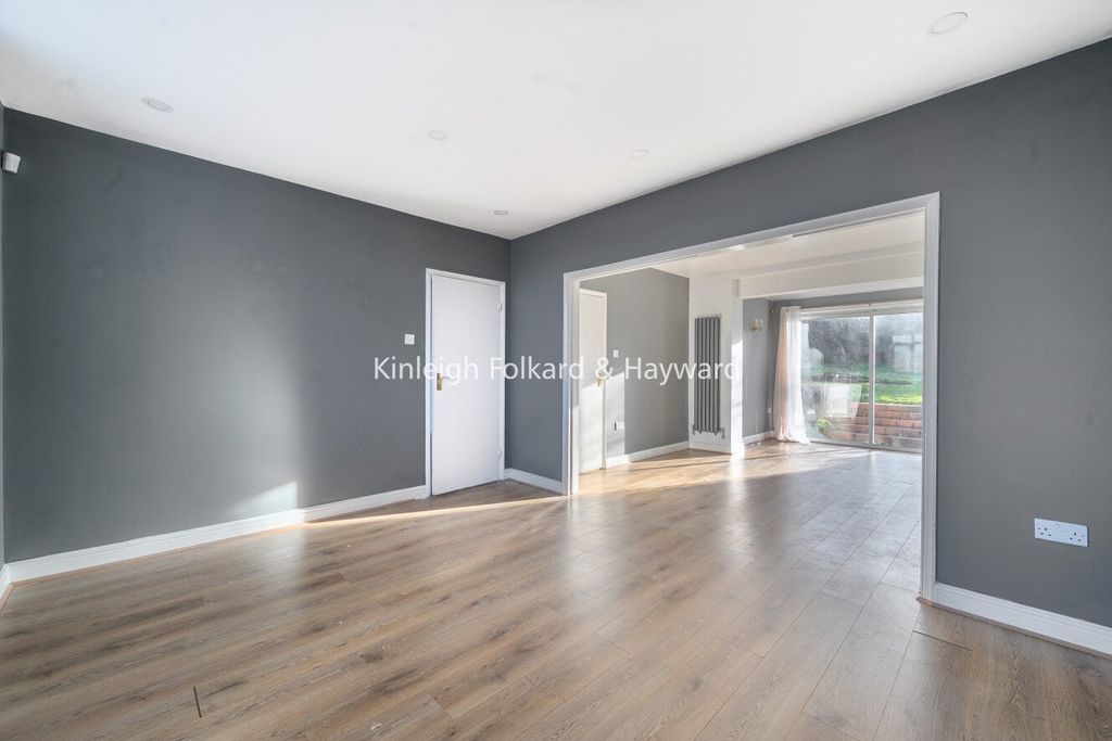 Property photo 1 of 19 Reception