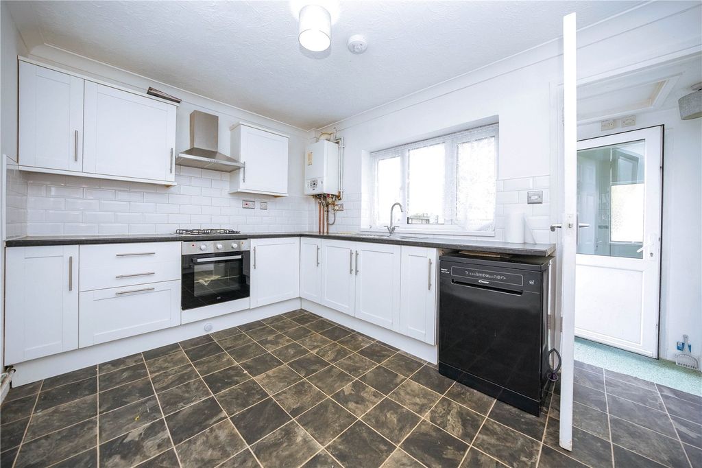 Property photo 2 of 9 Kitchen