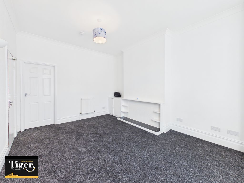 Property photo 3 of 10 Cam03440G0-Pr0653-Still002