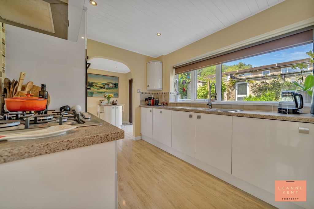 Property photo 3 of 46