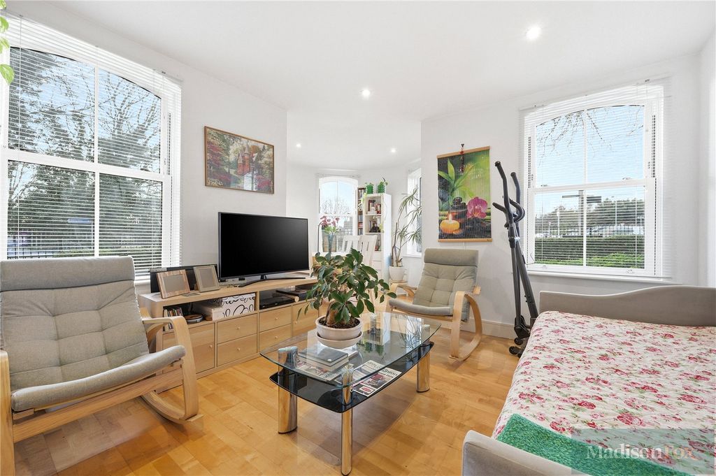 Property photo 2 of 16 Picture No. 11