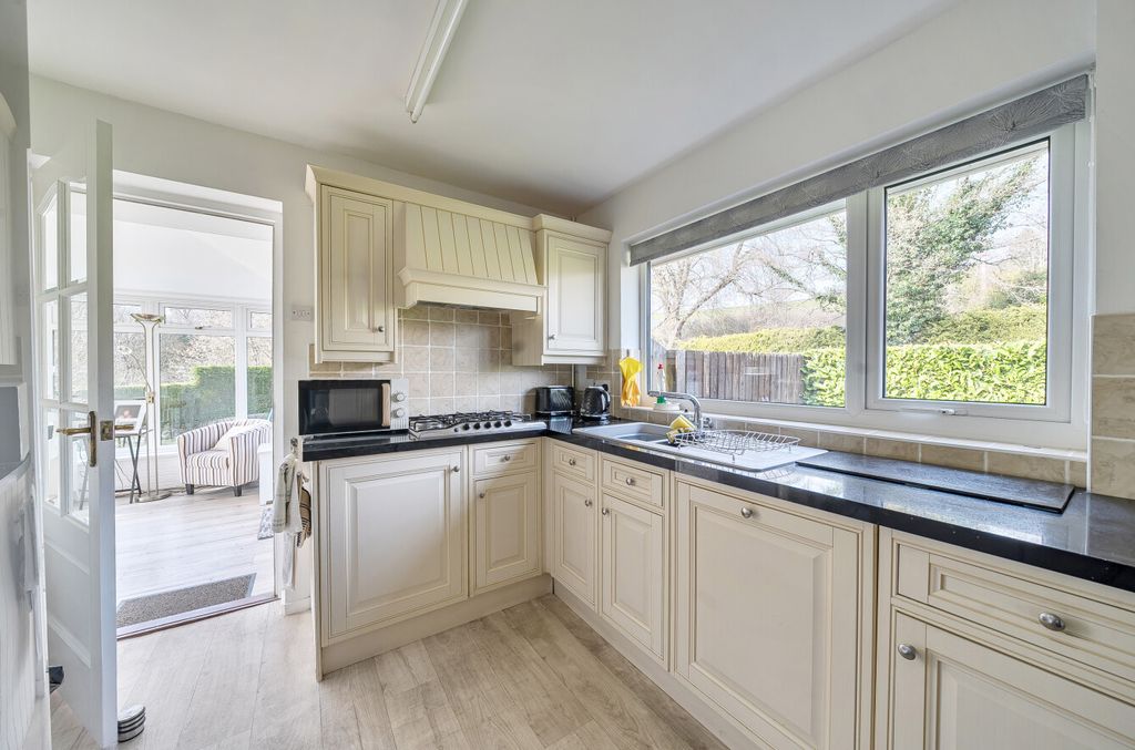 Property photo 3 of 27 1429543-11-69Bd9F...