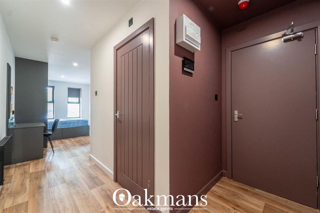 Property photo 1 of 10 Studio