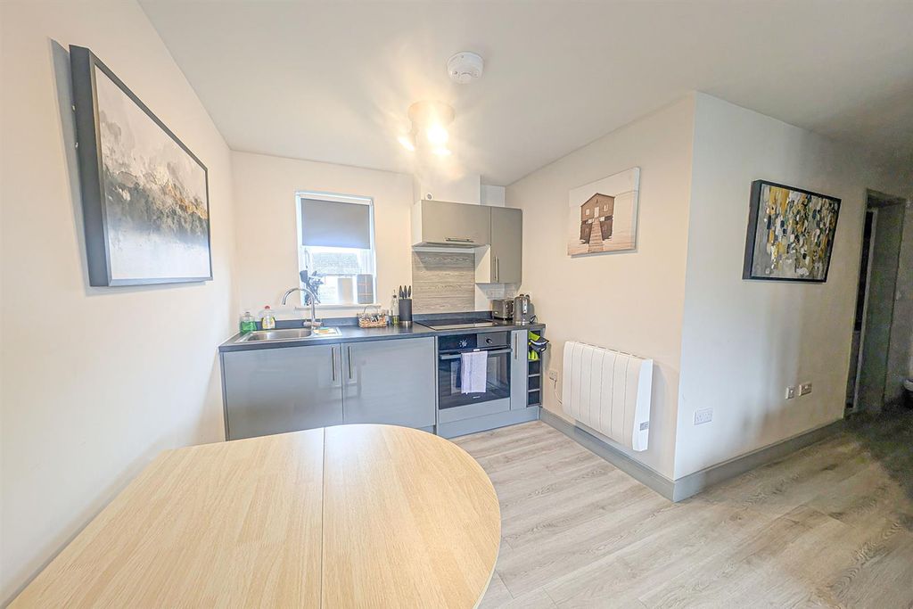 Property photo 2 of 9 Pxl_20260216_114004424 Kit.Jpg