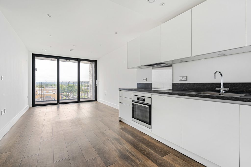 Property photo 3 of 12 Reception/Kitchen