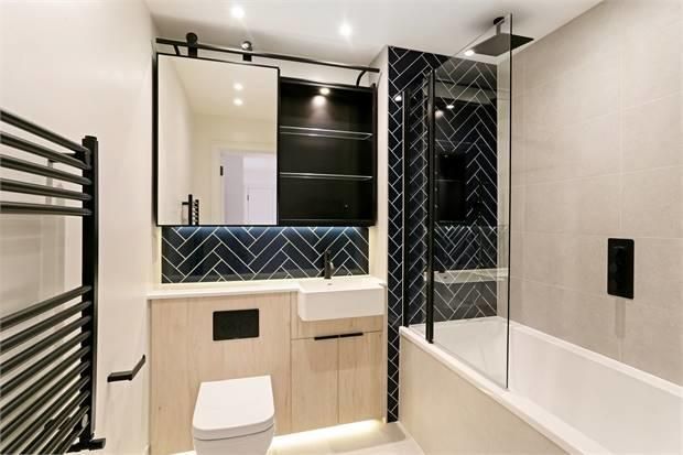 Property photo 3 of 9 Bathroom Good.Jpeg