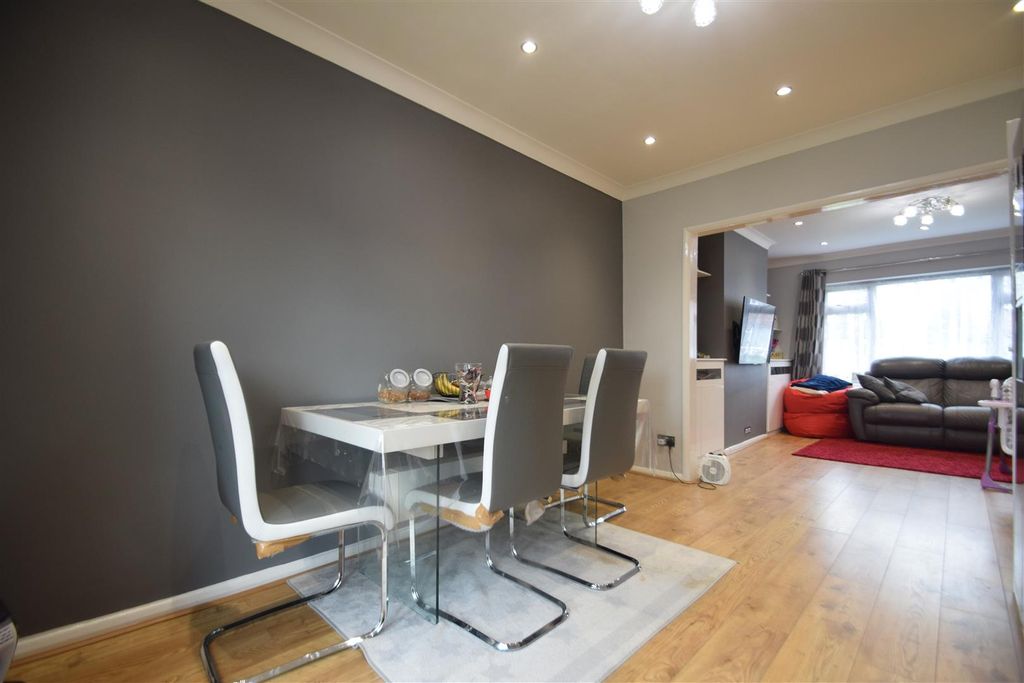 Property photo 2 of 10 Dining 2