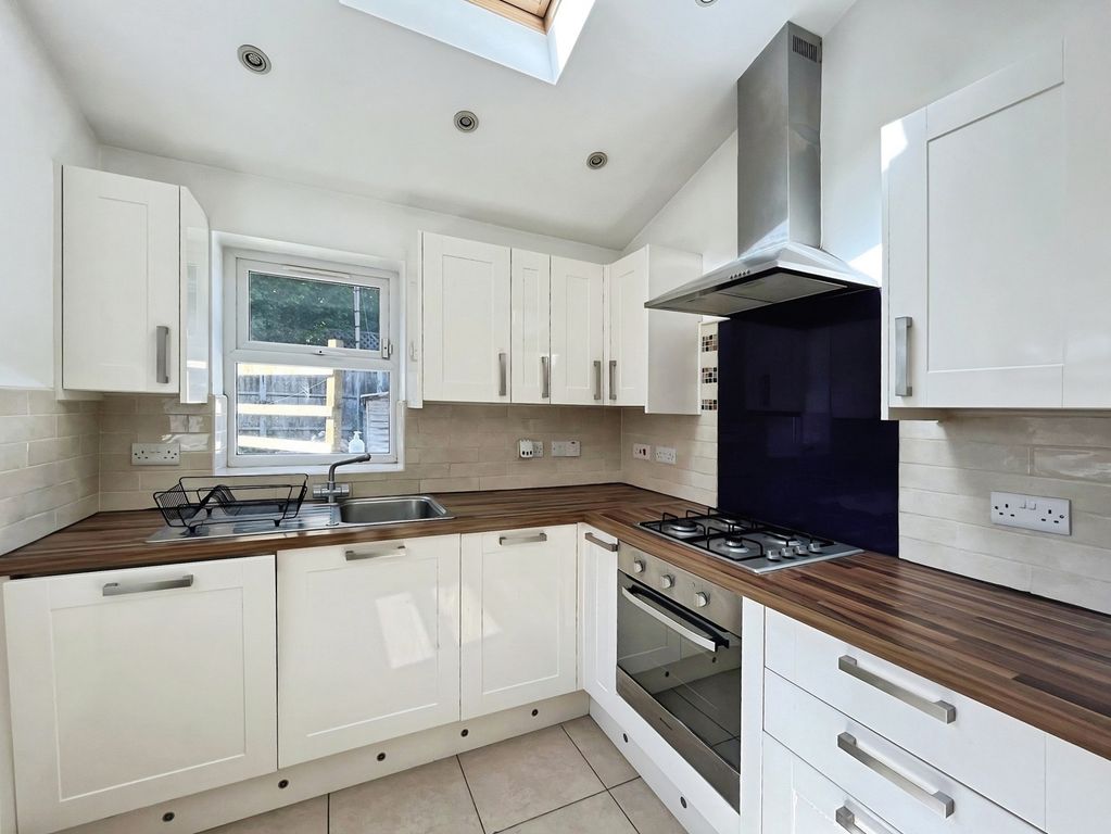 Property photo 2 of 11 Kitchen