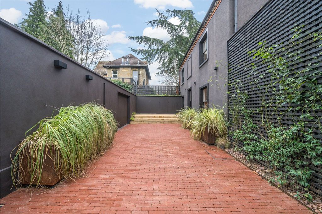 Property photo 3 of 28 Picture No. 10