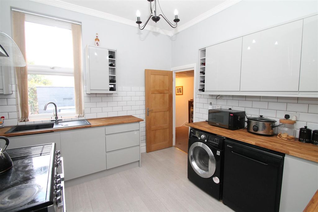 Property photo 2 of 20 Kitchen